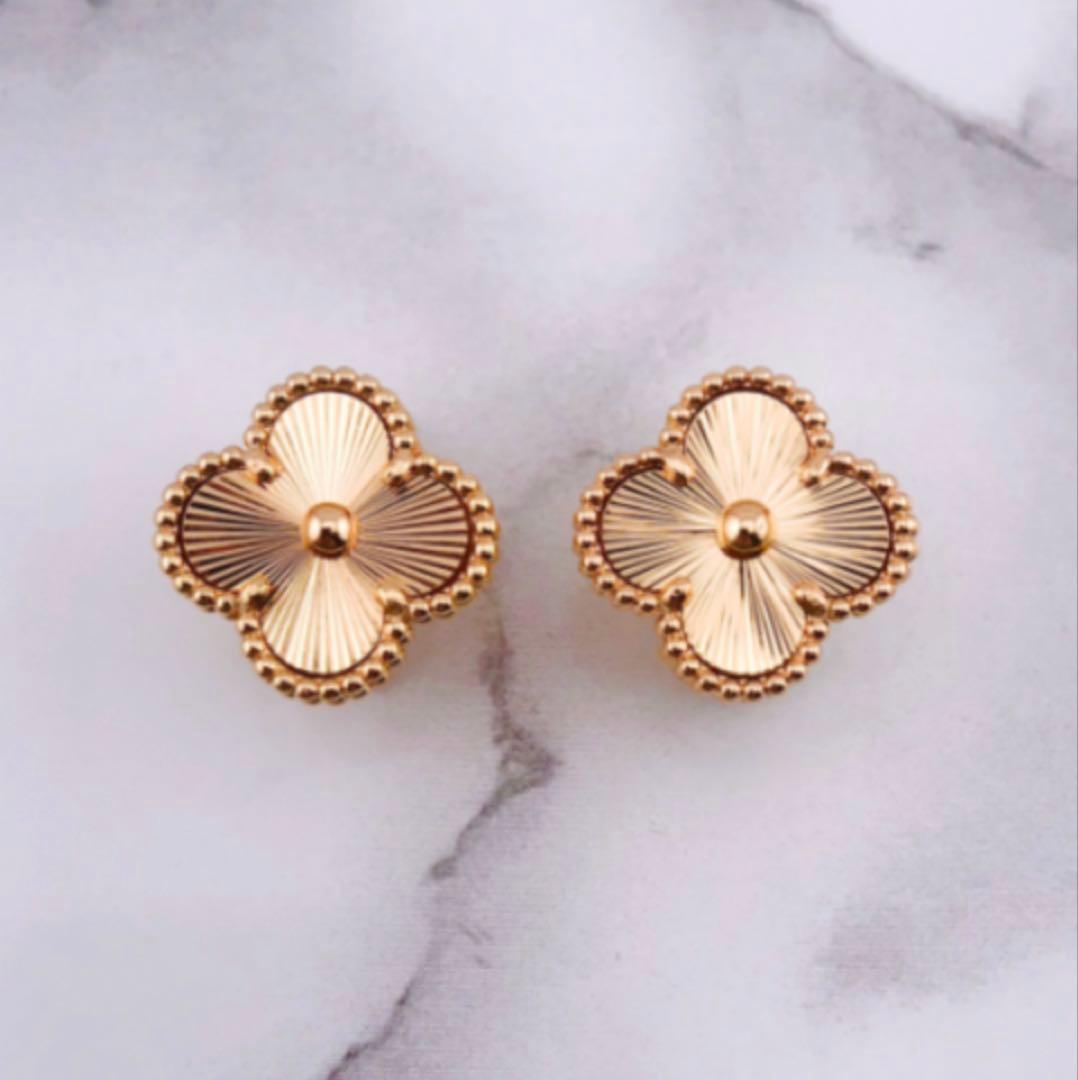 ピンクゴールド　クローバー　ピアス