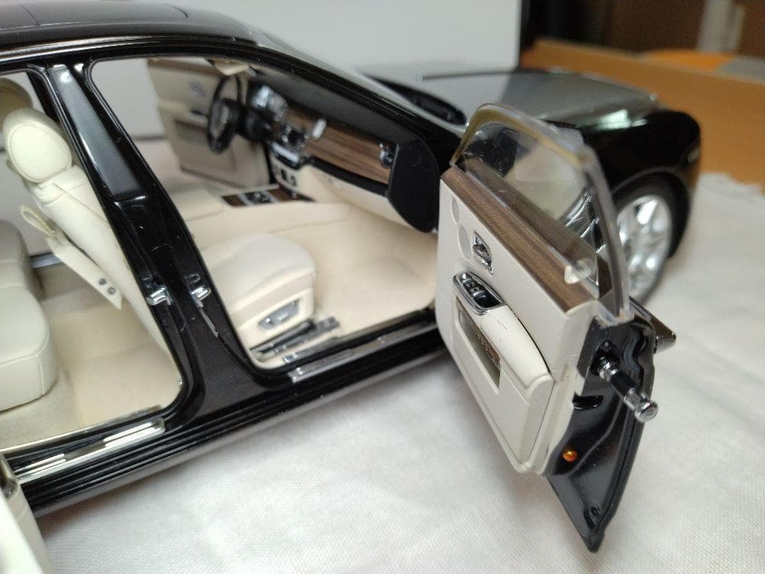 235　京商　1/18　ロールスロイス　ゴースト　黒/シルバー