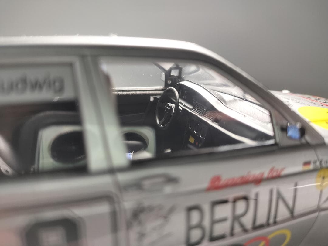 1/24 メルセデスベンツ 190E ベルリン2000 プラモデル 完成品