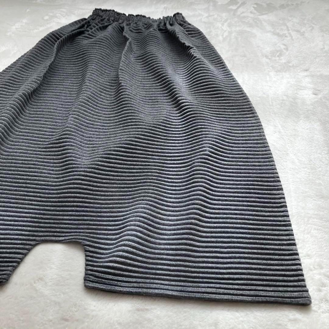 美品 イッセイミヤケme 縮絨プリーツ サルエルパンツ グレー