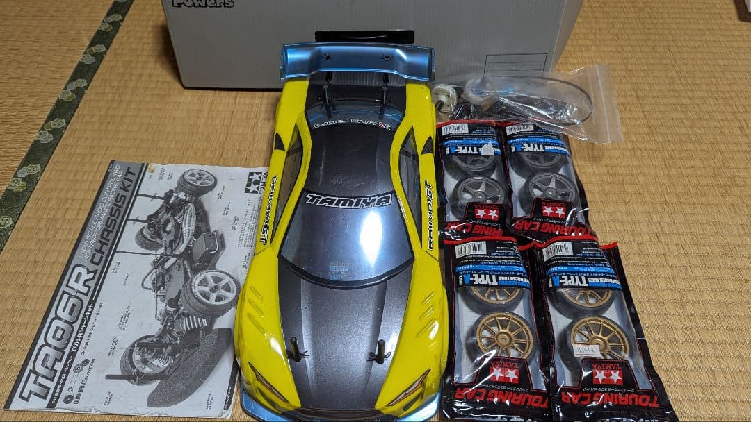 TRF102 TA06R ラジコンカー＆小物部品（収納運搬ケース付）