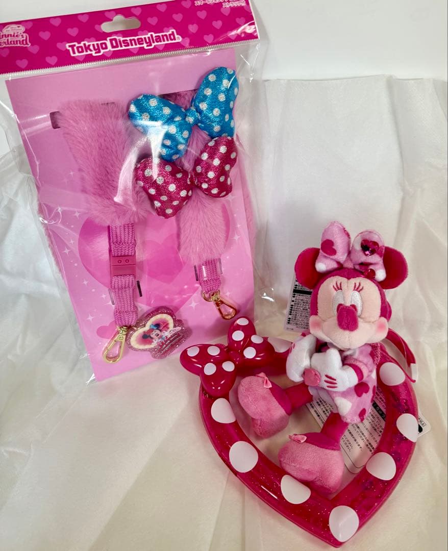 ミニーパルパルーザ　ぬいぐるみバッジスマホアクセサリー