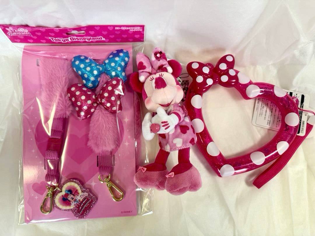 ミニーパルパルーザ　ぬいぐるみバッジスマホアクセサリー