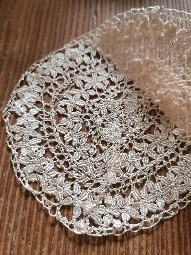 アンティークイタリア マルチーズレース 黄金色の絹糸ボビン編 ≒19㎝ドイリーδ