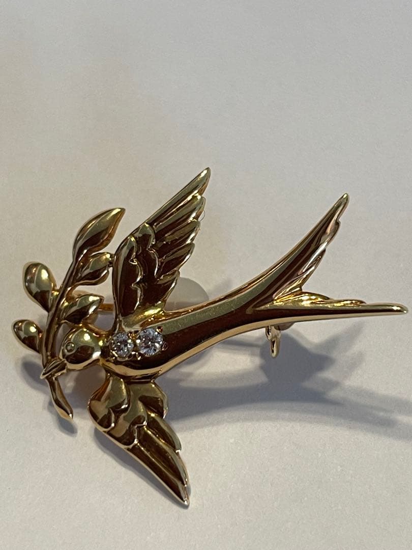 MIKIMOTOミキモトブローチ K18 ダイヤ0.03カラット2粒　鳥ツバメ