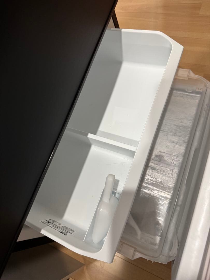 使用期間半年　TOSHIBAブラック 3ドア冷蔵庫（326L)