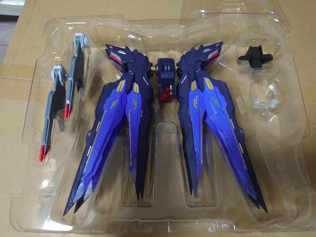 メタルビルド ストライクフリーダムガンダムSOUL BLUE + 光の翼セット