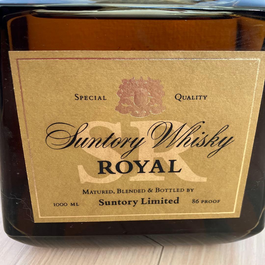 古酒　サントリーローヤル1000ml とローヤル12年黒ラベルミニボトル50ml