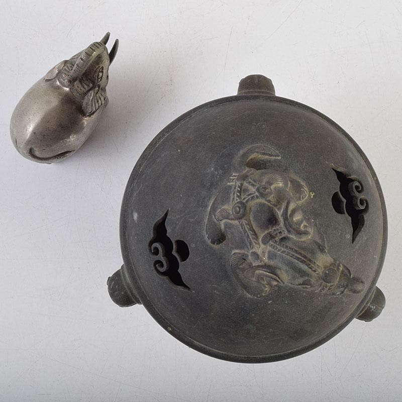 中国　古銅　象摘三つ足香炉　T90刻印　象香炉　二点まとめて　U　R9396