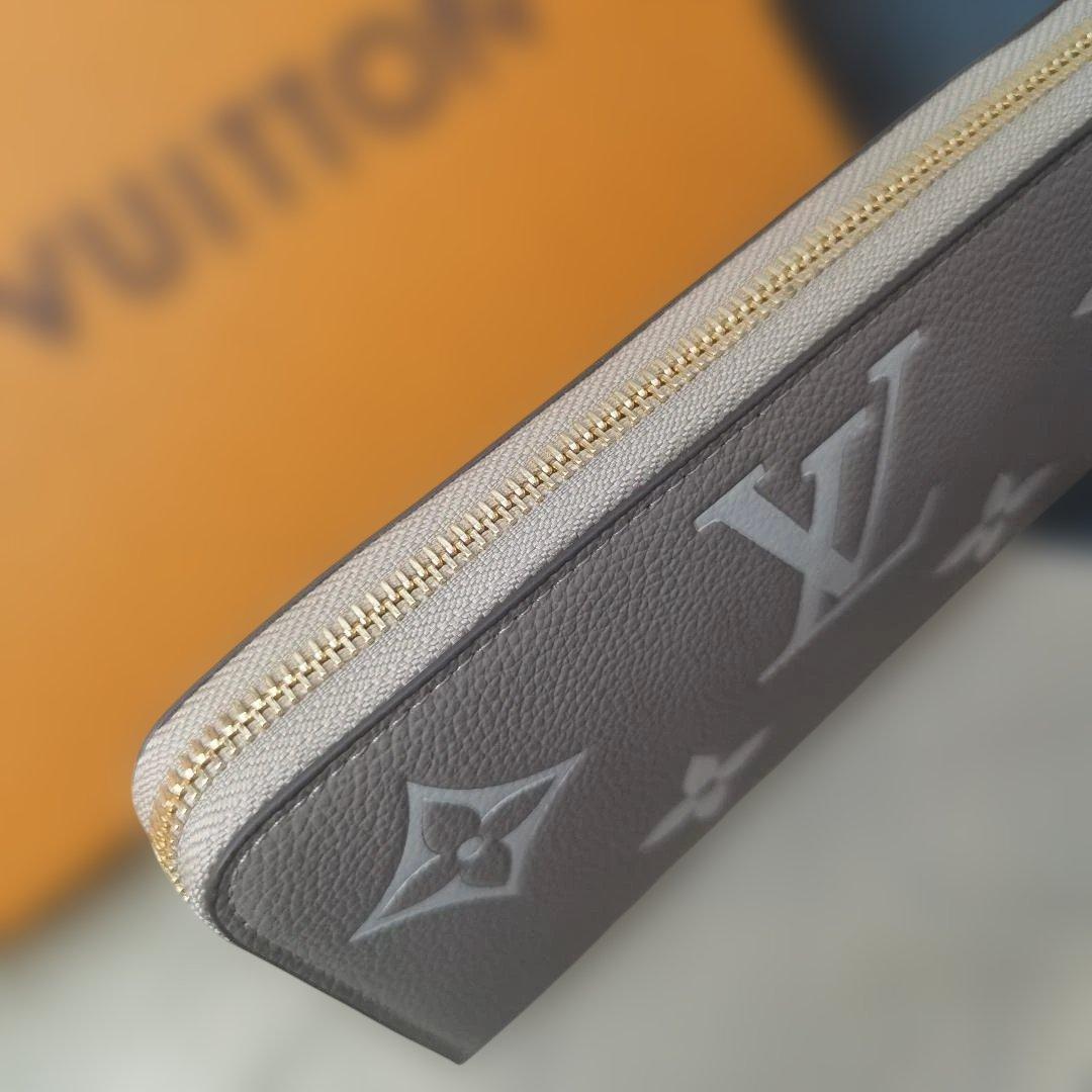 美品 M69794 グレー 二つ折り財布