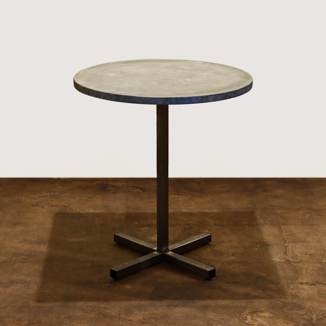 薄塗りモルタル｜ライトグレー｜丸｜円形｜カフェテーブル｜店舗什器｜店舗｜飲食店