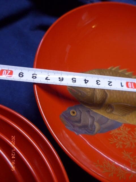 美品　大変素晴らしい蒔絵の「魚貝ずくし」絵変わり蒔絵　五つ組　盃台