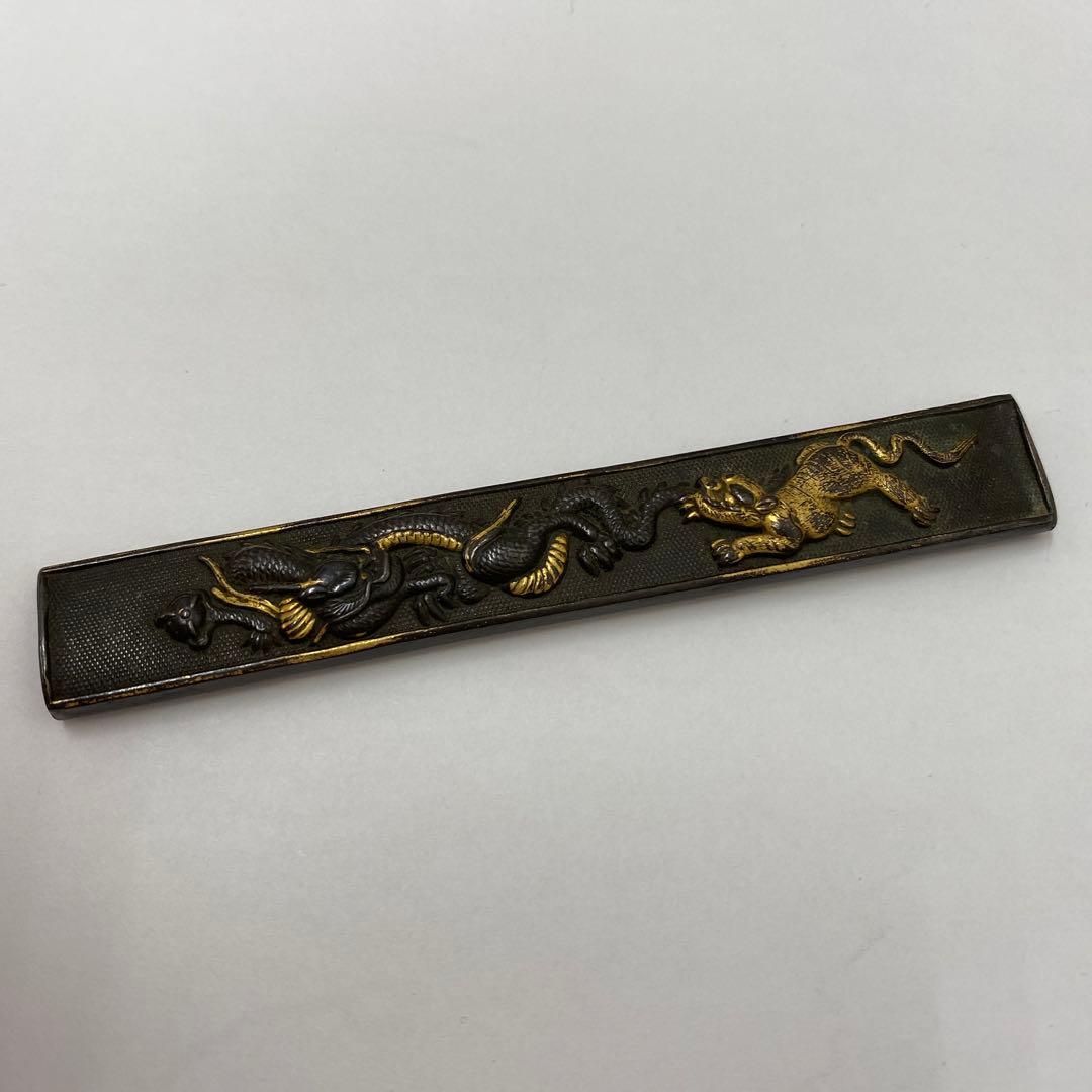 【骨董品】　刀装具　武具　小柄　龍・虎図小柄