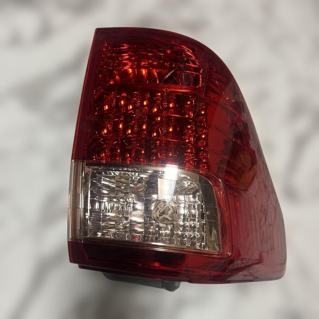 20アルファード純正テールランプ