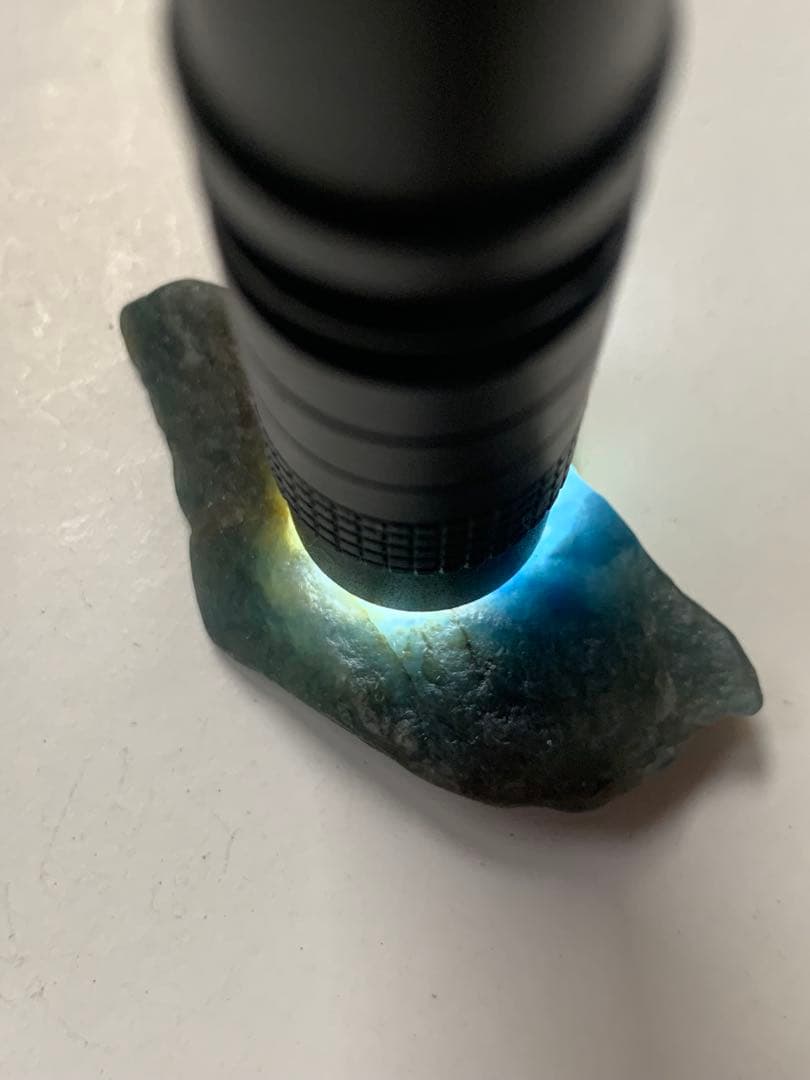 茄子紺　入りコン沢原石　糸魚川翡翠　青ひすい　ヒスイ　国産鉱物　水石　根付　勾玉