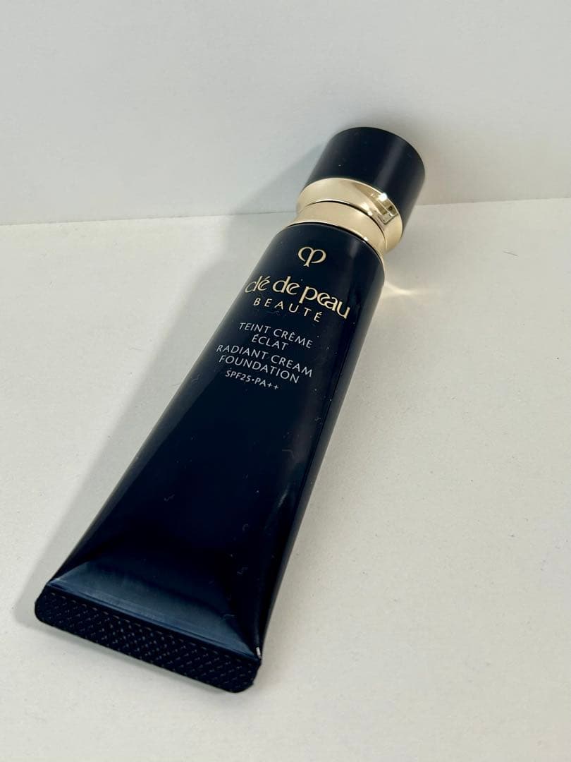 クレ・ド・ポーボーテ タンクレームエクラn オークル00