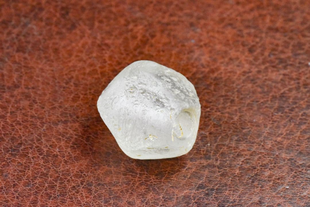 1700年代 ヨーロッパ産 氷砂糖の様な10面体トレードビーズ