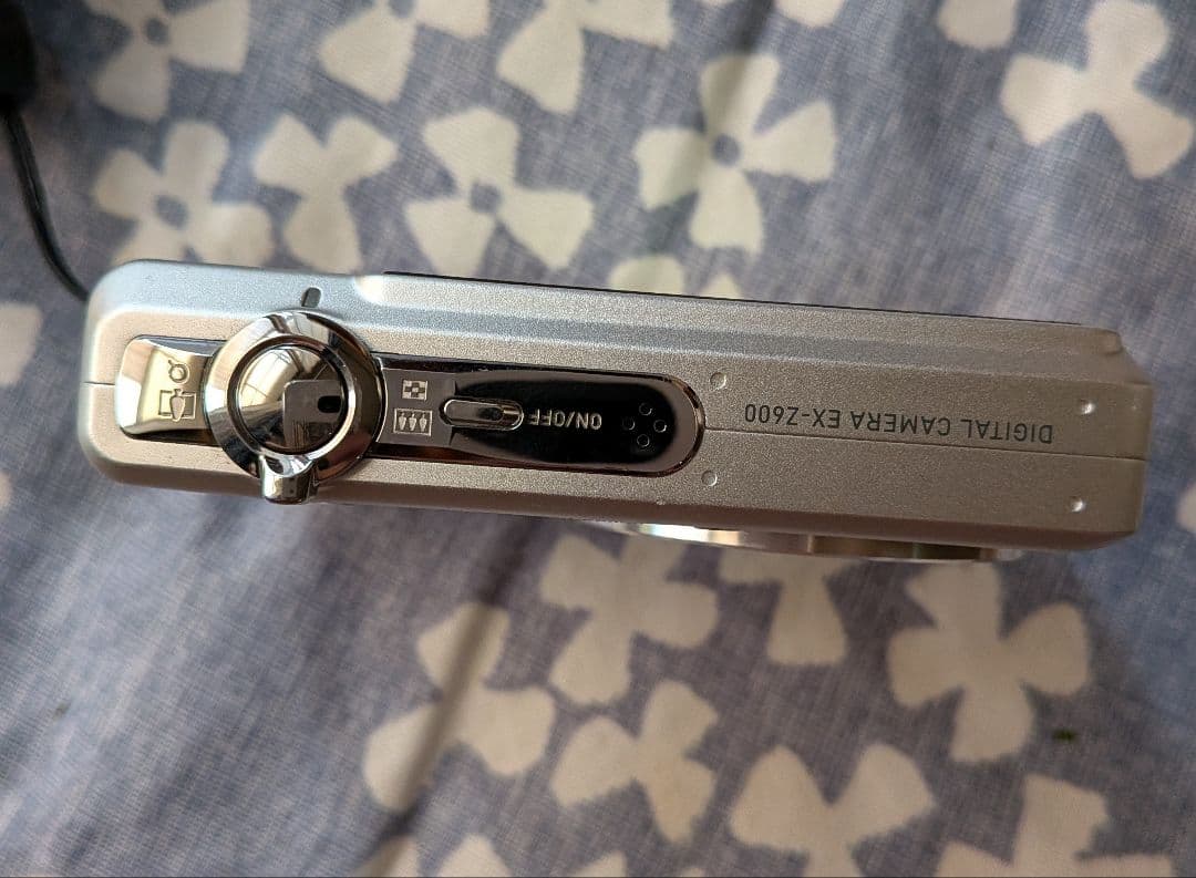 デジタルカメラ CASIO EXILIM EX-Z600