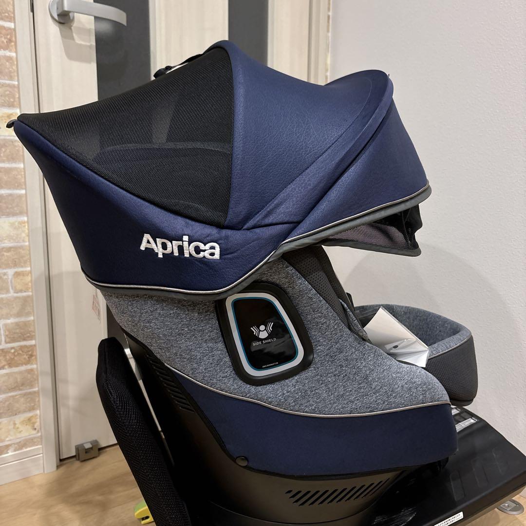 Aprica クルリラプラス　360° セーフティ　チャイルドシート ネイビー