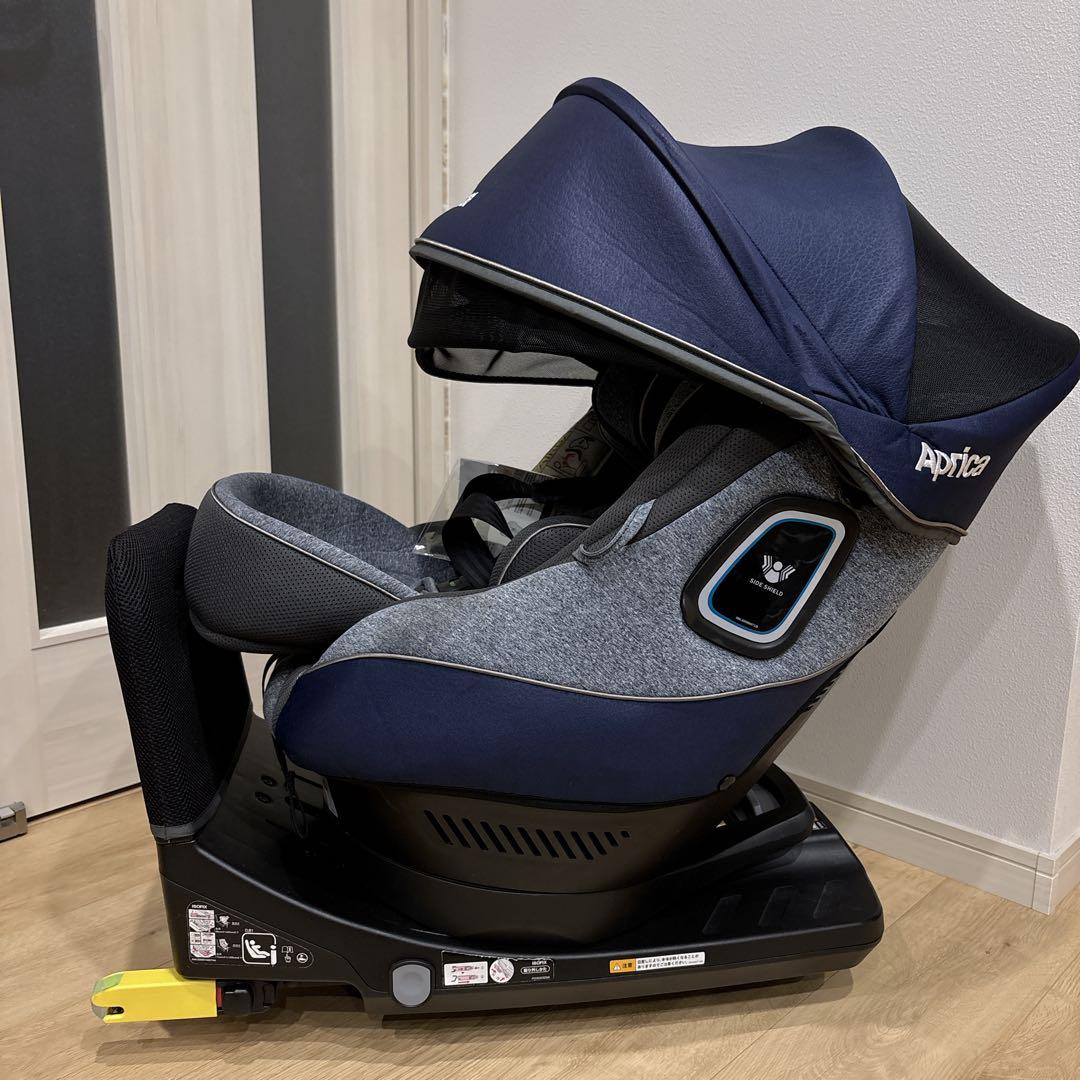 Aprica クルリラプラス　360° セーフティ　チャイルドシート ネイビー