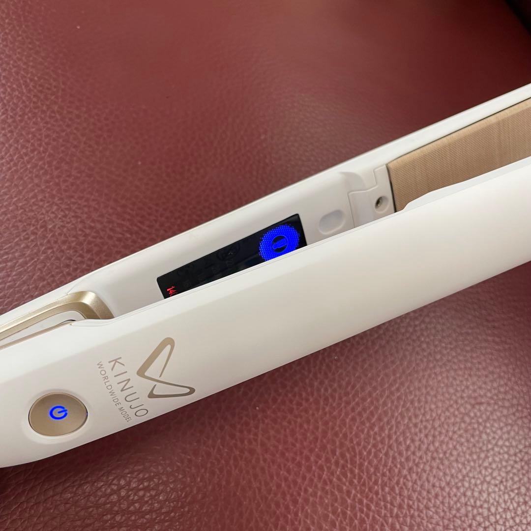 KINUJO　ホワイト ストレートヘアアイロン　中古品