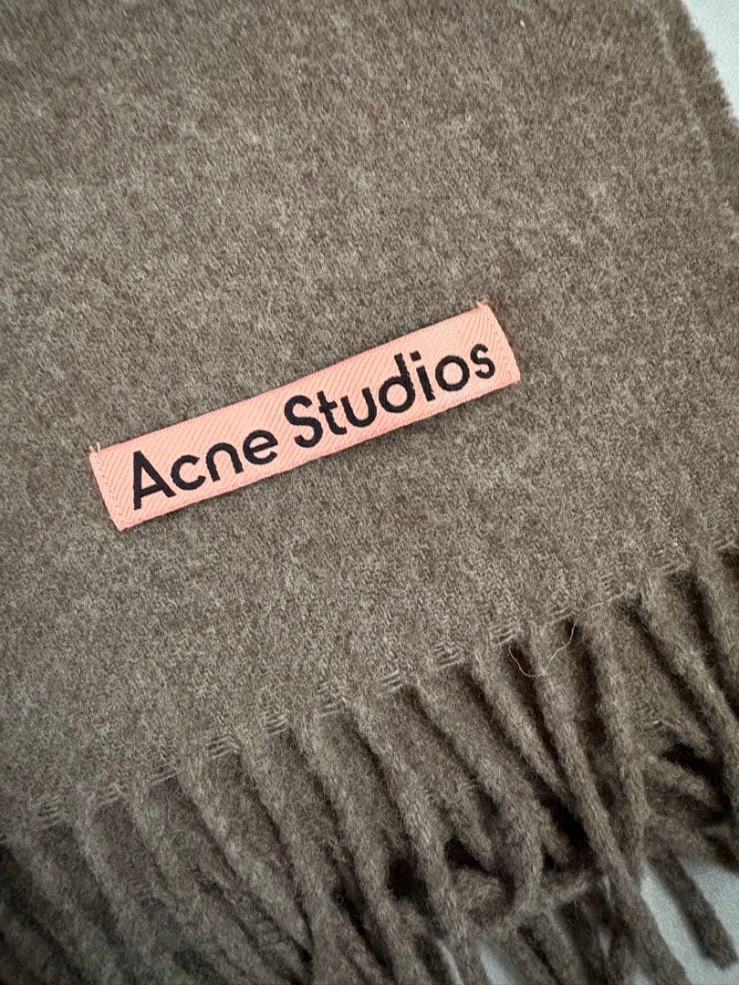 12/26まで。Acne Studios ブラウン マフラー
