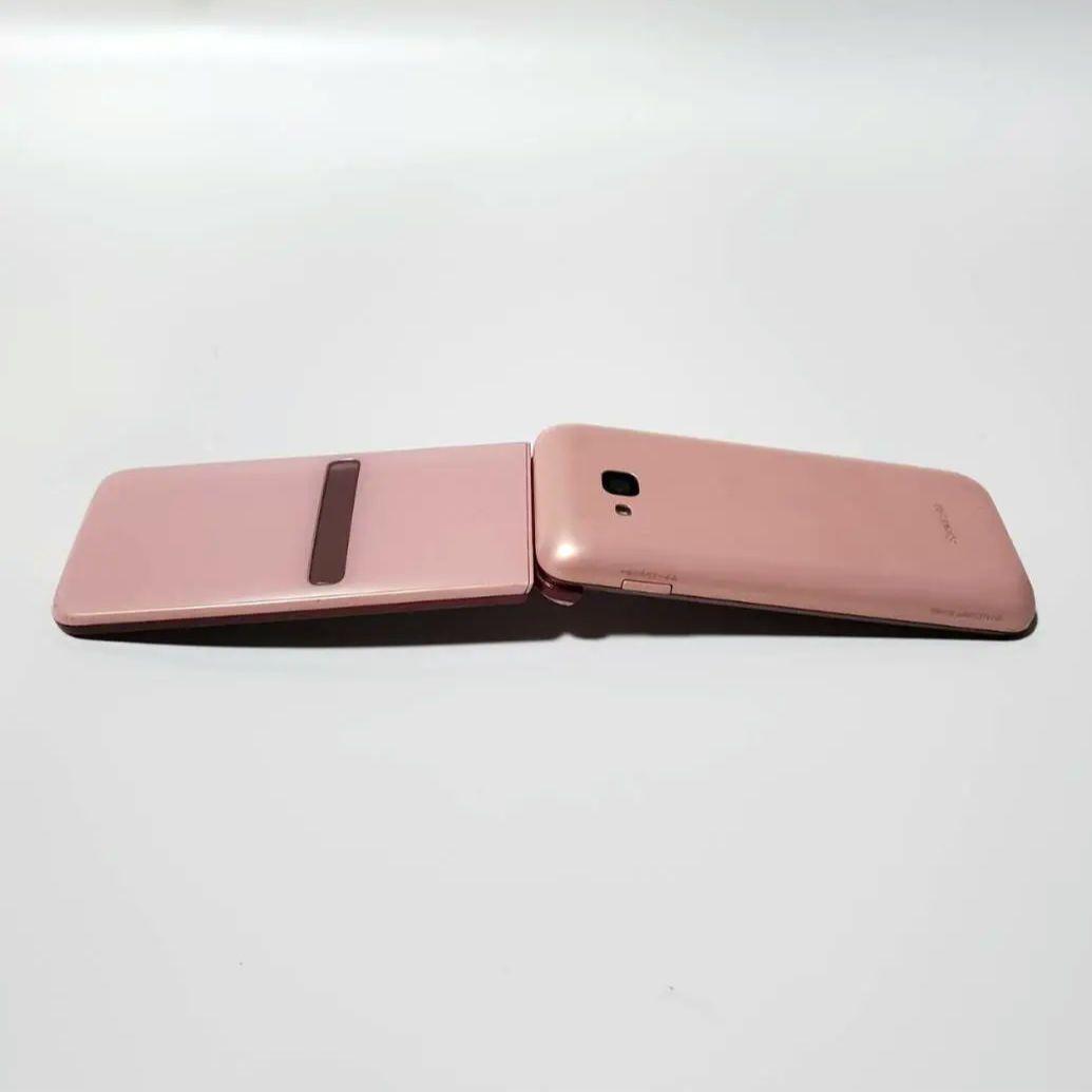 au GRATINA KYF39 京セラ サクライロ 桜色 ガラケー ピンク系