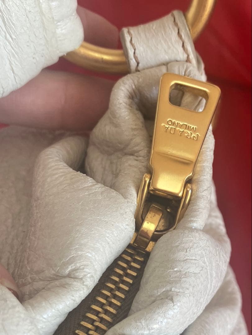 PRADA ホワイトレザー　ワンショルダーバッグ　プラダ