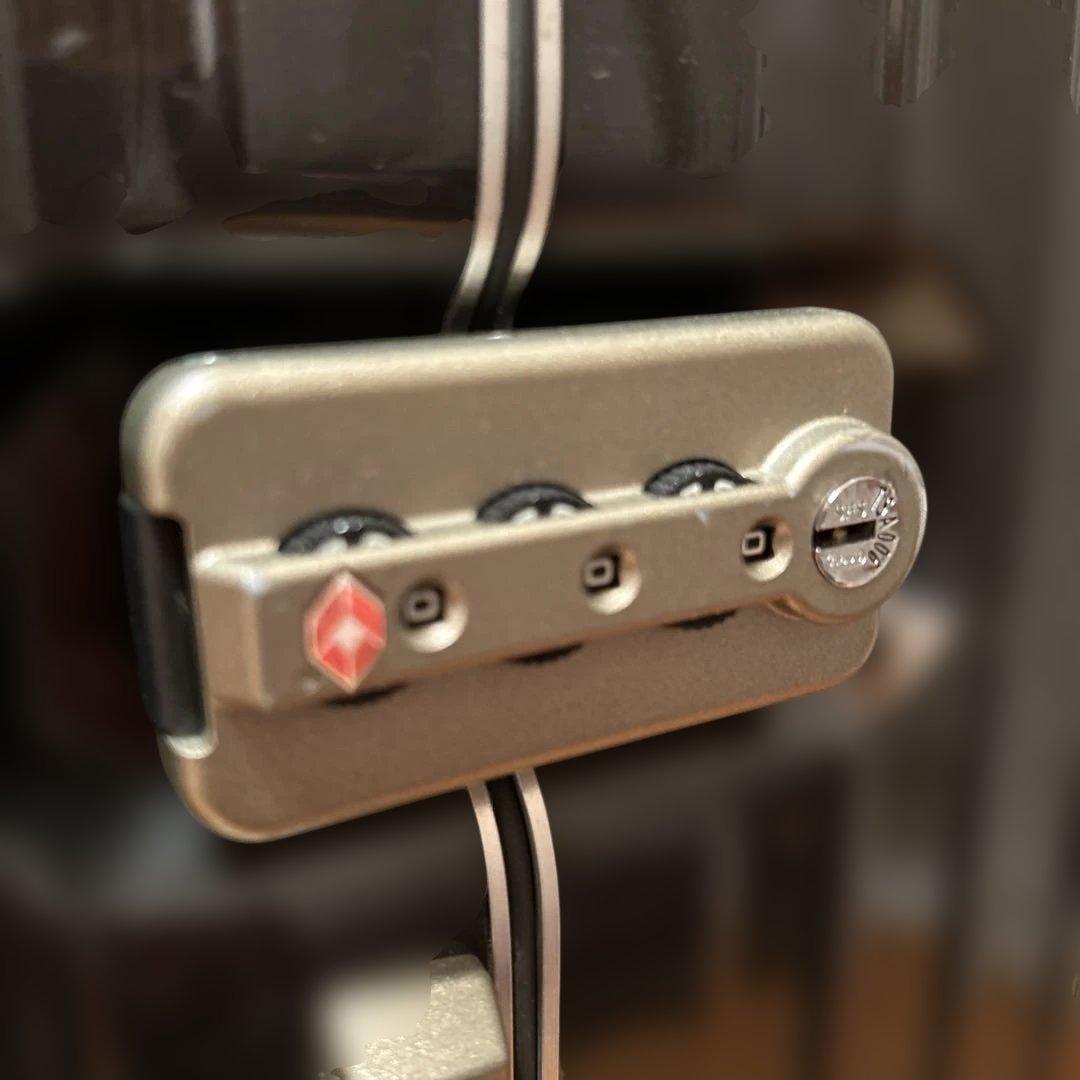 【匿名配送】リモア　スイス航空　スーツケース　４輪