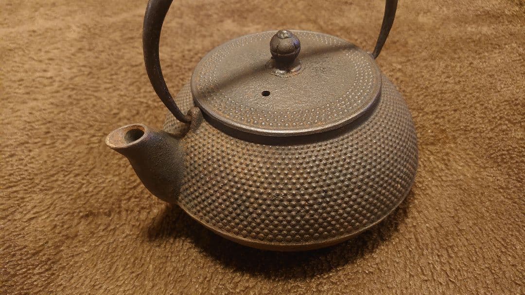 古鉄瓶　鉄瓶　小鉄瓶　アラレ　茶道具　蔵出し　１客