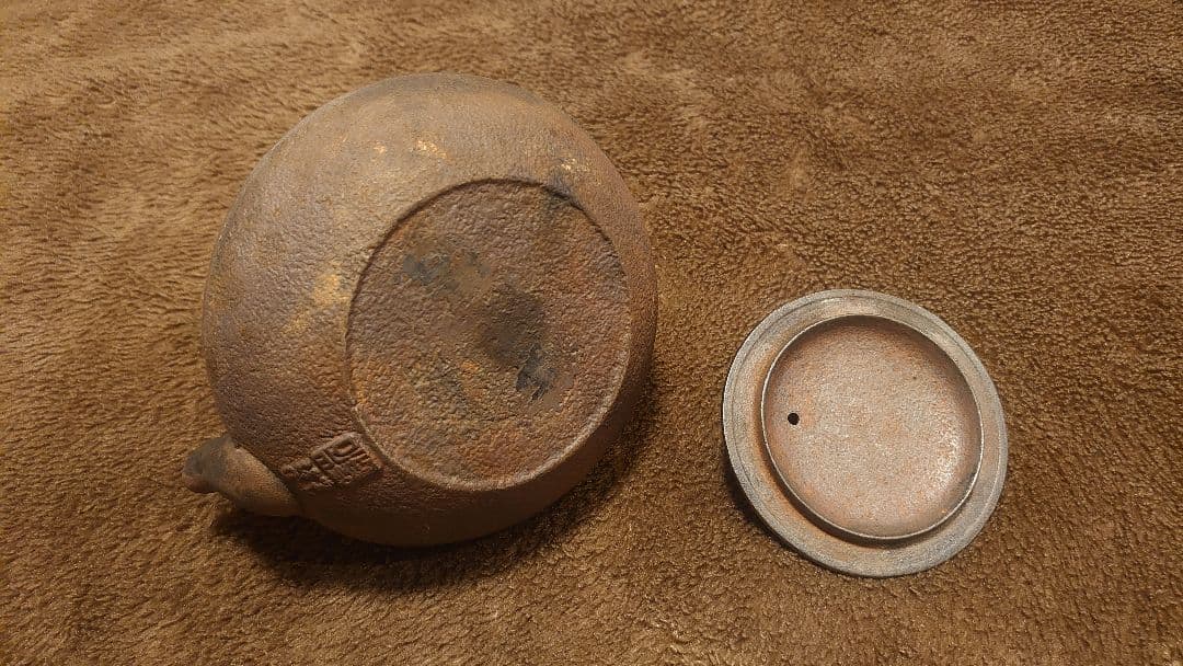 古鉄瓶　鉄瓶　小鉄瓶　アラレ　茶道具　蔵出し　１客