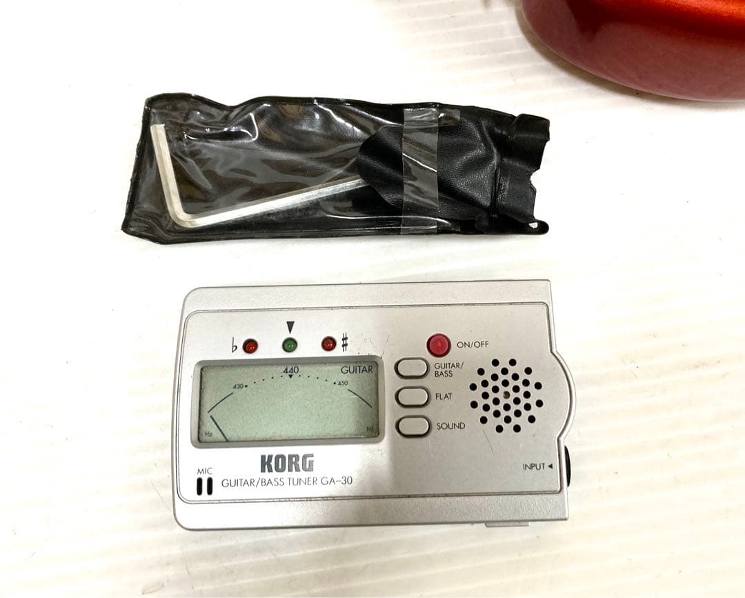 ◆BUSKER'S◆ストラト エレキギター BH1 CAR チューナー／ケース付