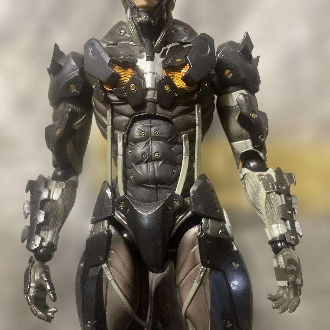 L GEAR RISING PLAY ARTS改 雷電 メタルギア