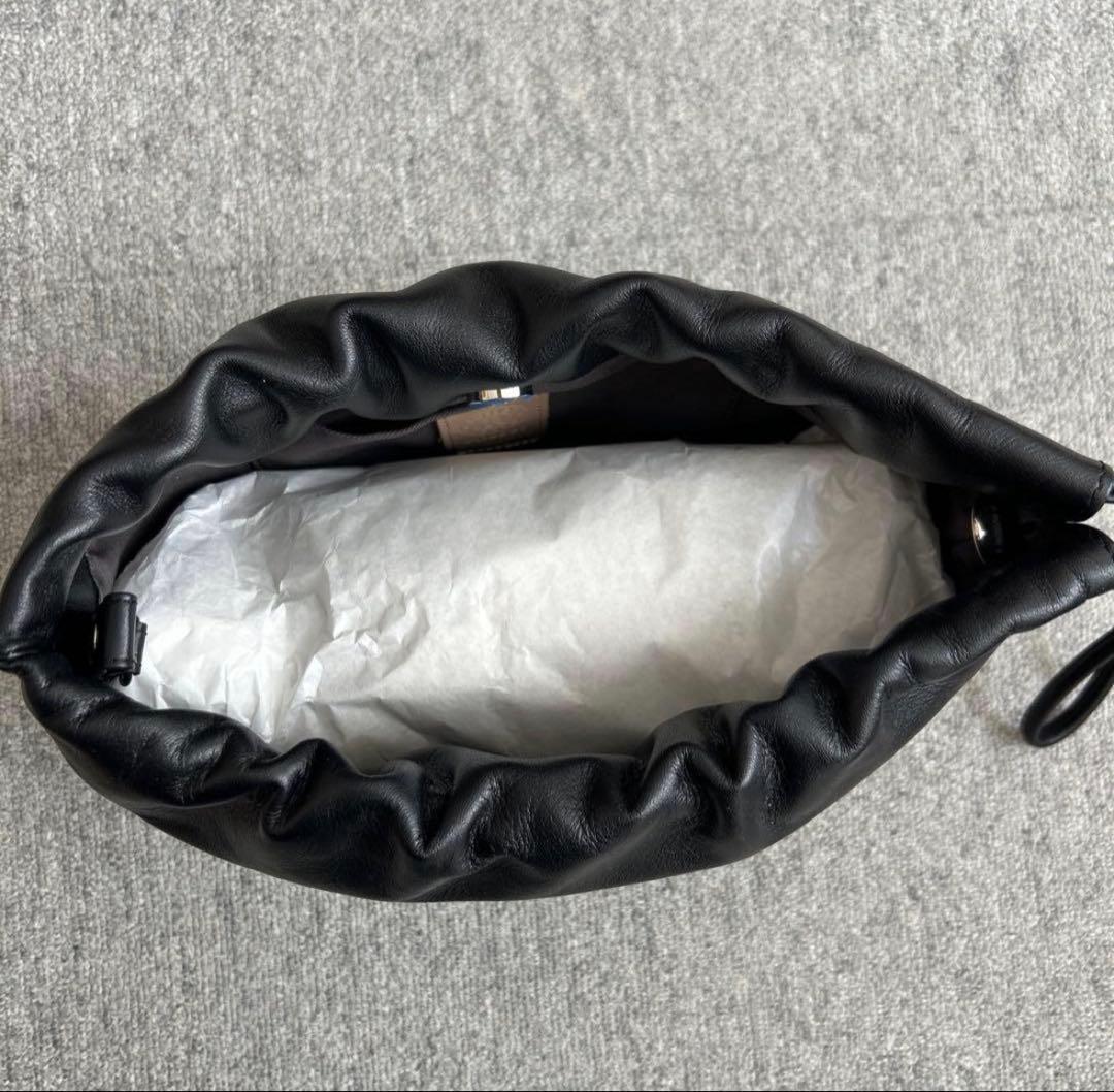 russet ブラック レザー ショルダーバッグ