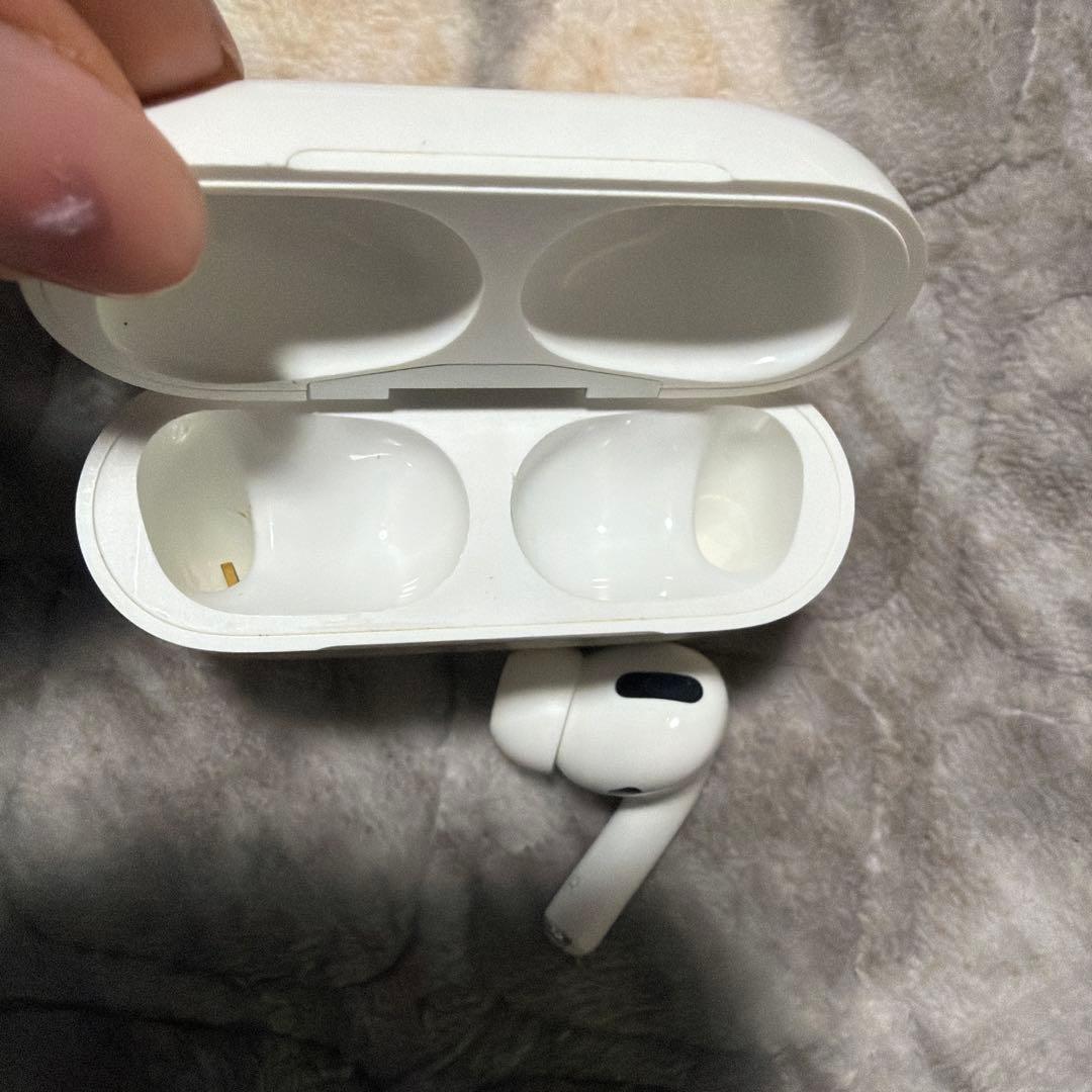 AirPods Pro 第1世代　イヤホン　イヤフォン　右と充電ケース