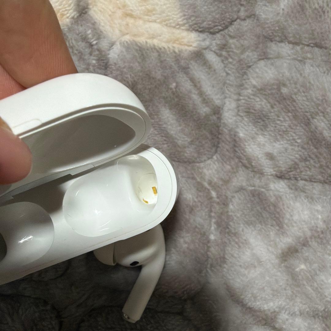 AirPods Pro 第1世代　イヤホン　イヤフォン　右と充電ケース