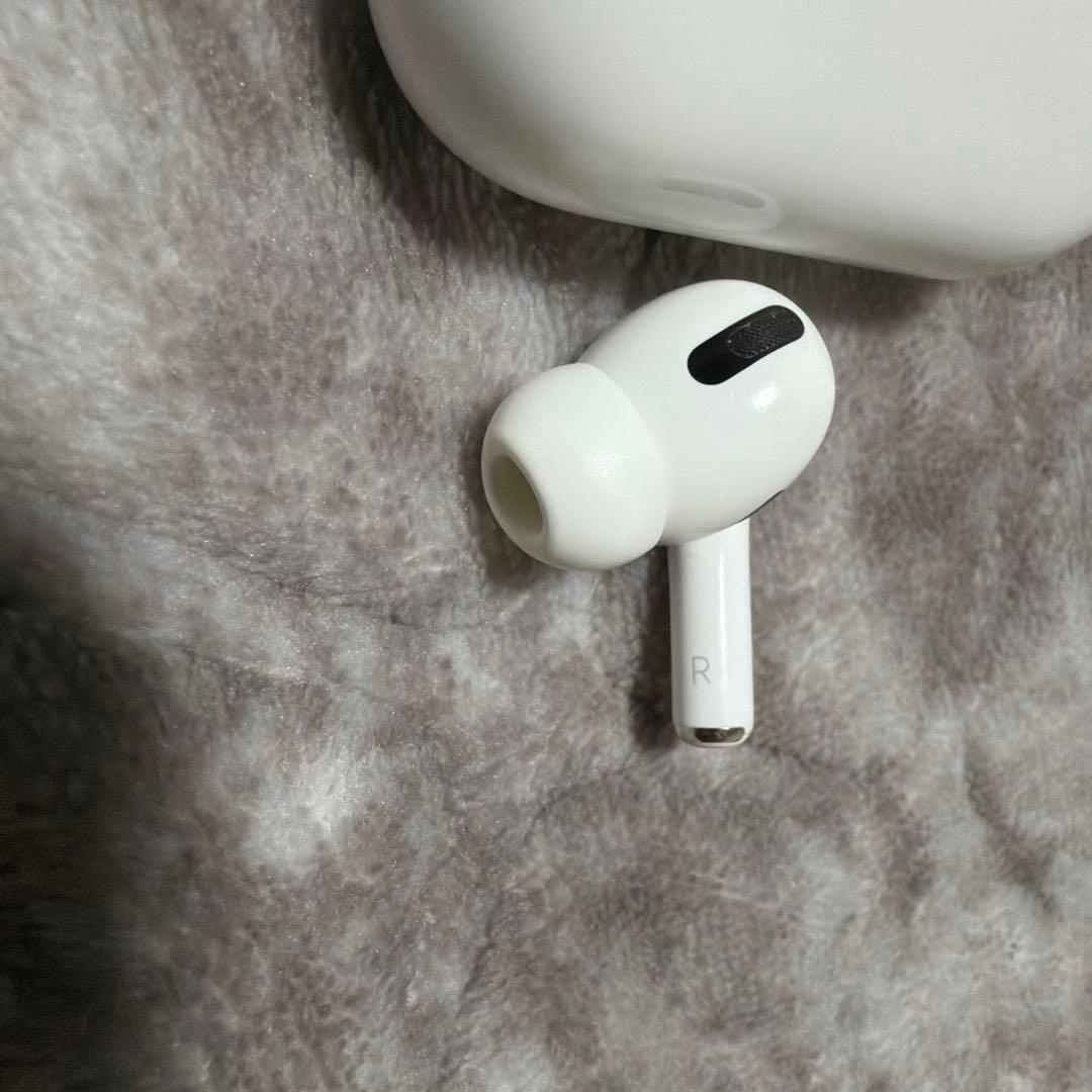 AirPods Pro 第1世代　イヤホン　イヤフォン　右と充電ケース