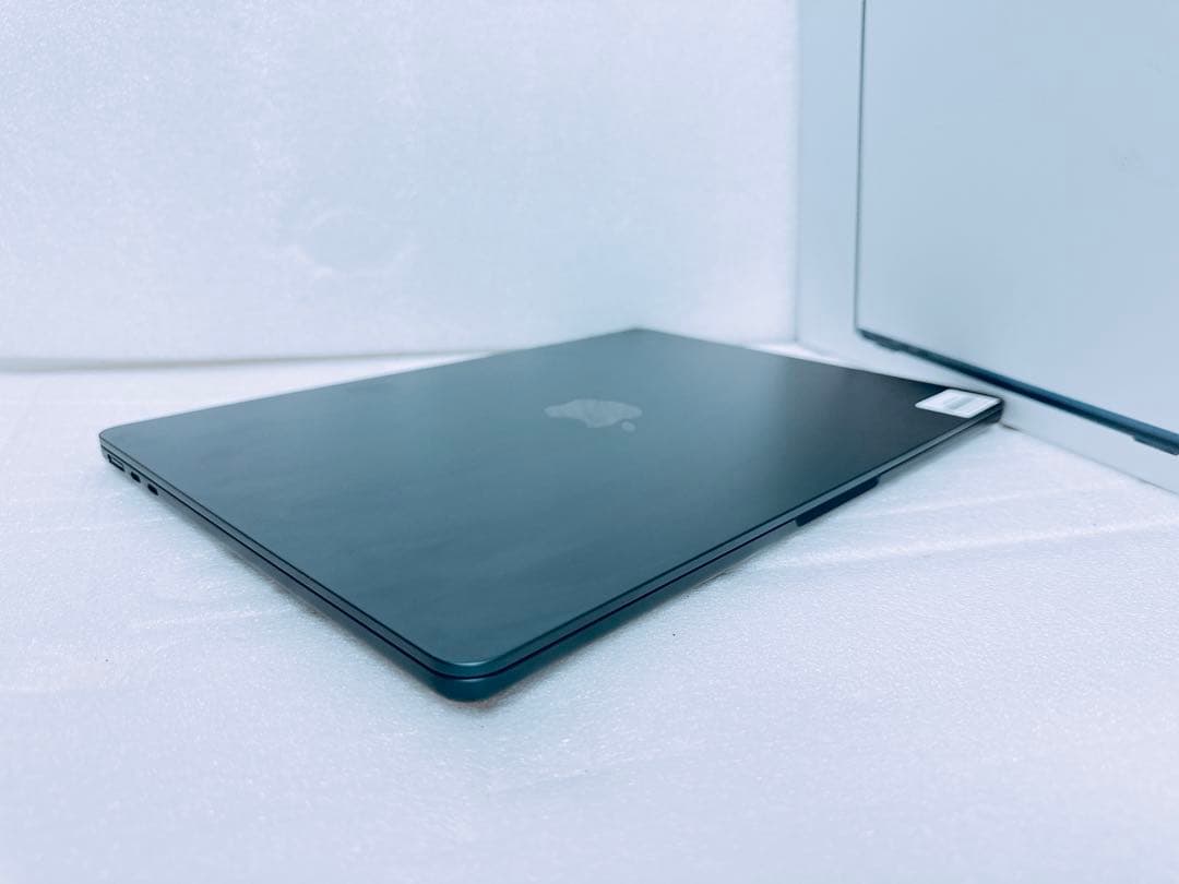 Apple Macbook Air M2 8Gb 256Gb CTO 中古品