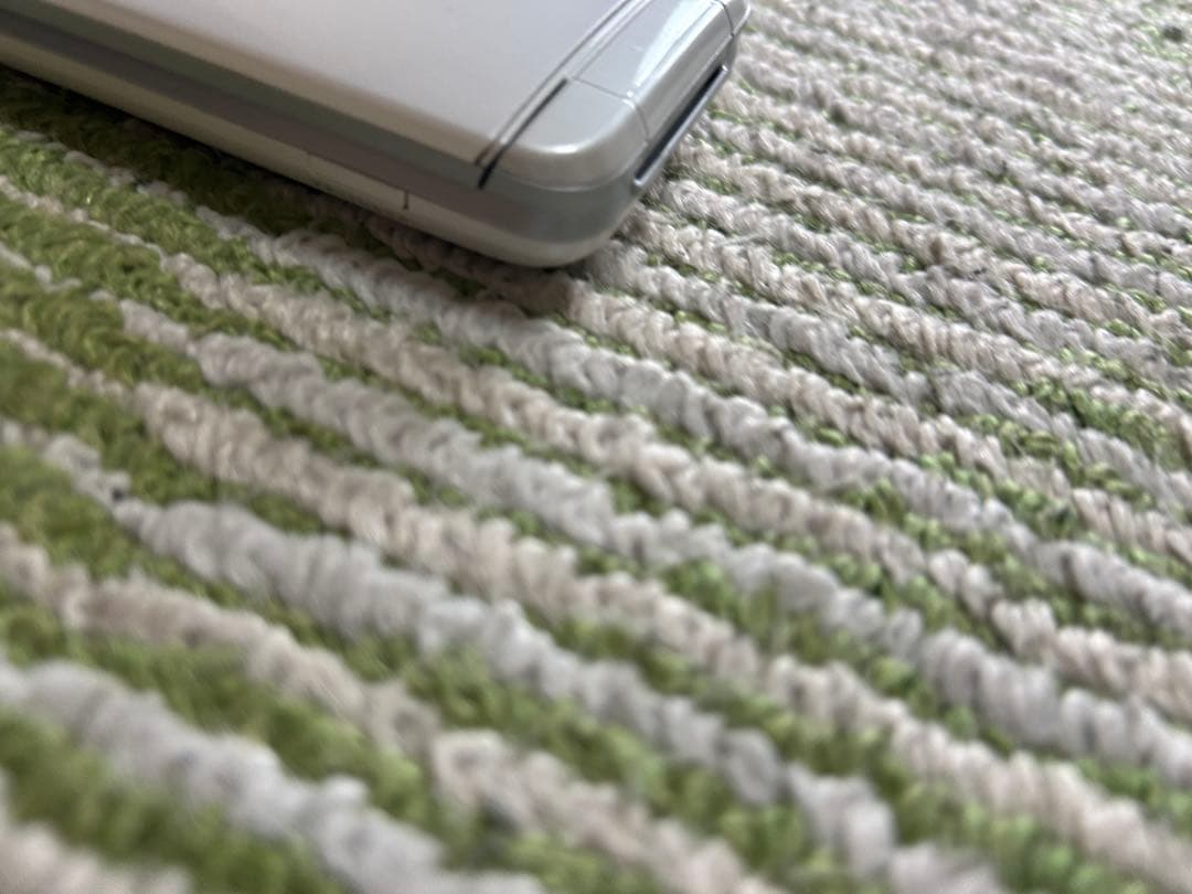 GRATINA KYF39 ホワイトシルバー折りたたみ式携帯電話 本体