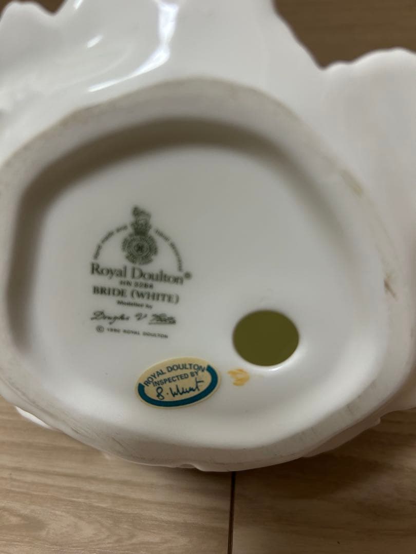 期間限定値下げ！ロイヤルドルトン　ウェディングドール 陶器製 15cm