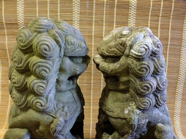 時代　アンティーク　狛犬　一対　石彫　彫刻　縁起物　魔除け　骨董