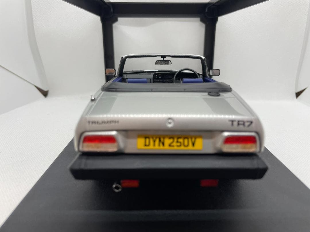 ミニカー 104-042 Cult 1/18 Triumph TR7 DHC 1980