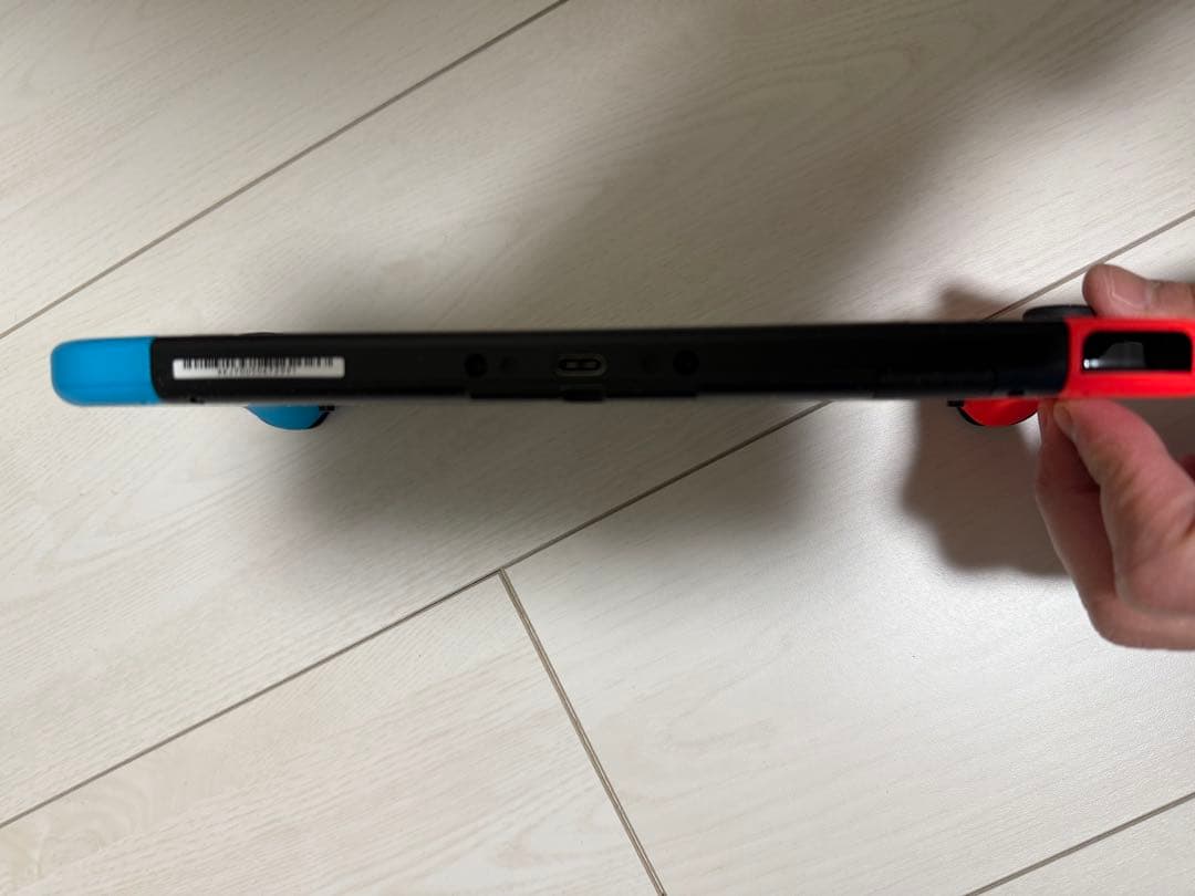 任天堂Switch本体（純正キャリングケース付き）