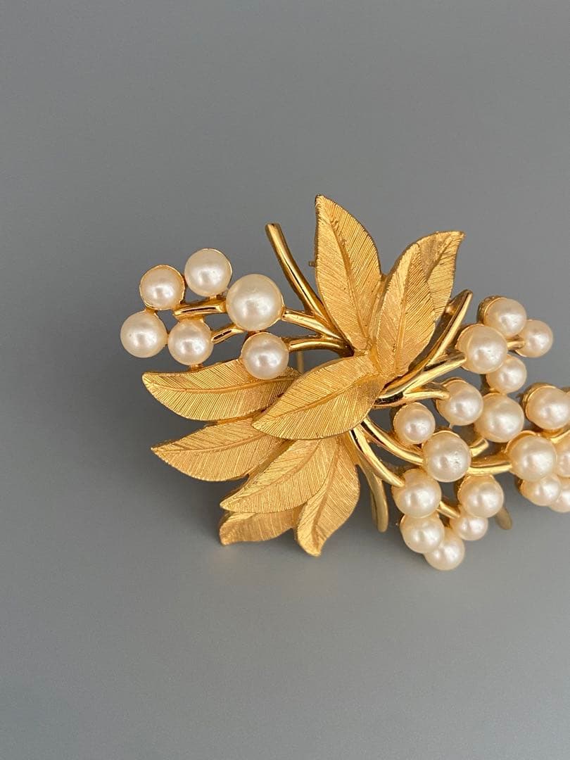 lotuscloud 2530⭐️TRIFARI トリファリヴィンテージブローチ