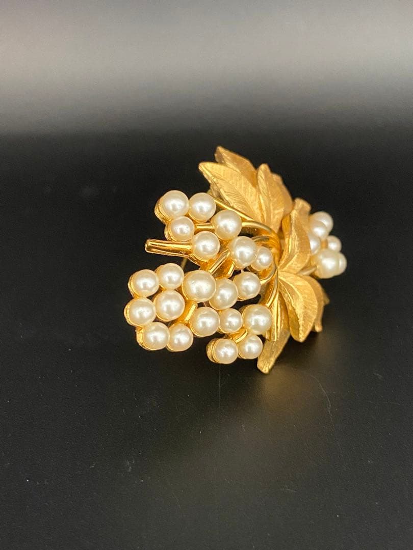 lotuscloud 2530⭐️TRIFARI トリファリヴィンテージブローチ