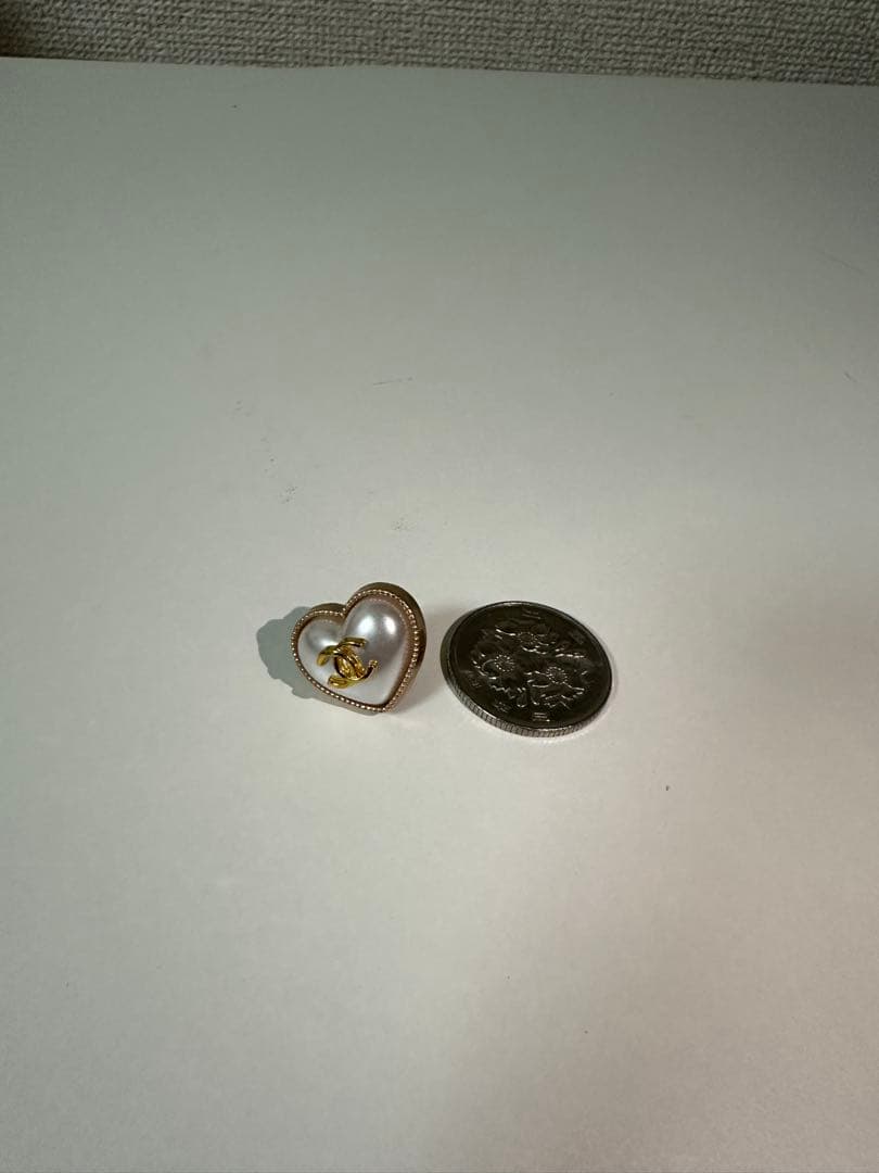 CHANEL ロゴ ピアス