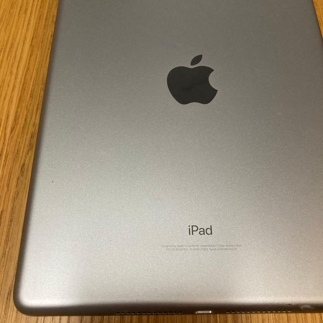 美品　iPad 第5世代　Wi-Fiモデル　シルバー　32GB 美品　A1822