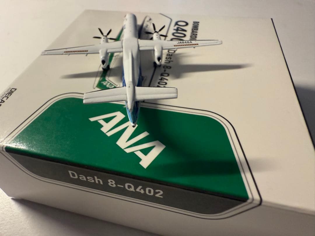 航空機・ヘリコプター 1:400 ANA Bombardier Dash 8 Q400 JA846A