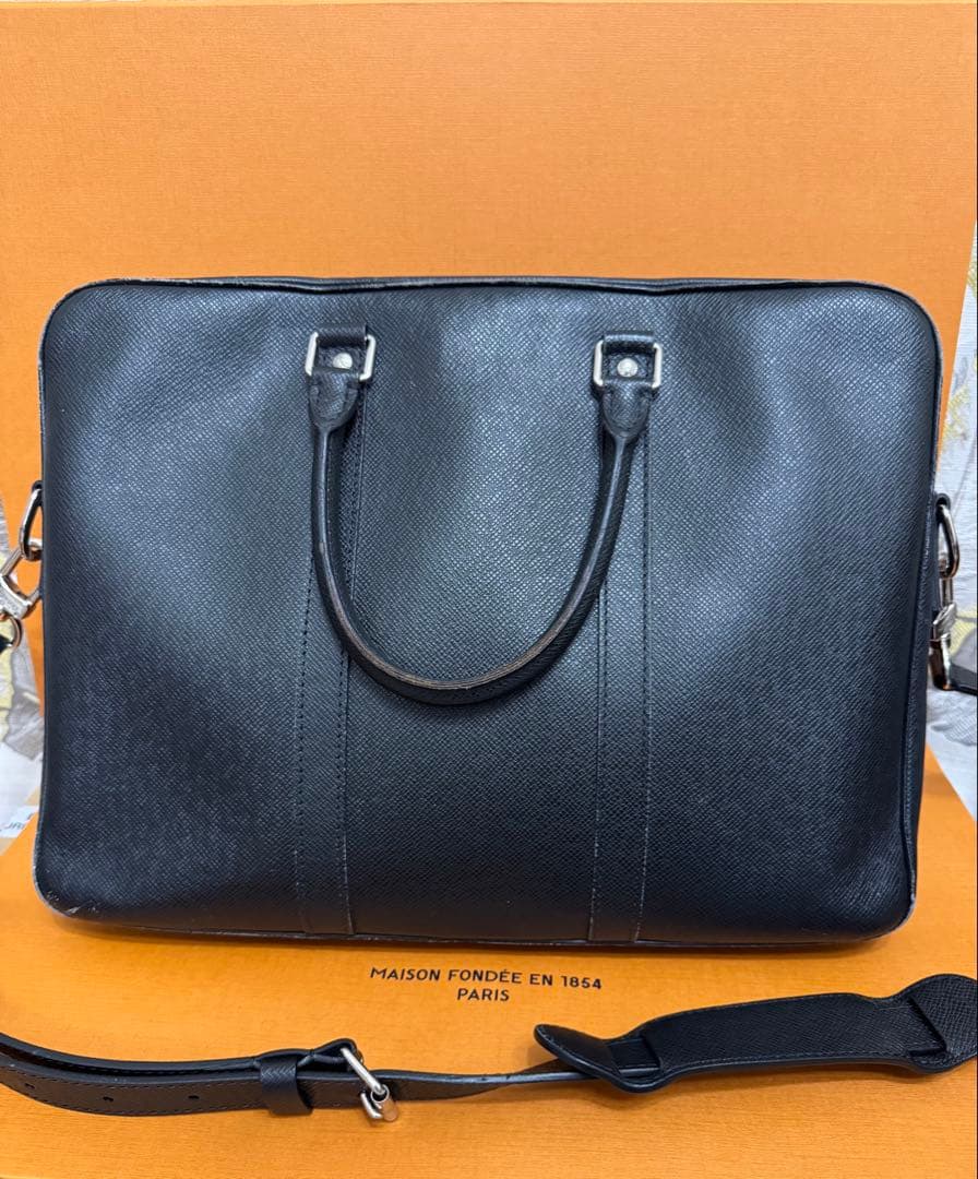 ルイヴィトン　タイガ　ポルト ドキュマン・ヴォワヤージュ　M30925