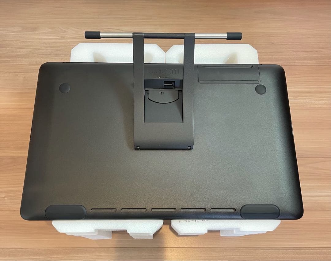 Wacom Cintiq 22 FHD DTK2260K0D ワコム　液タブ